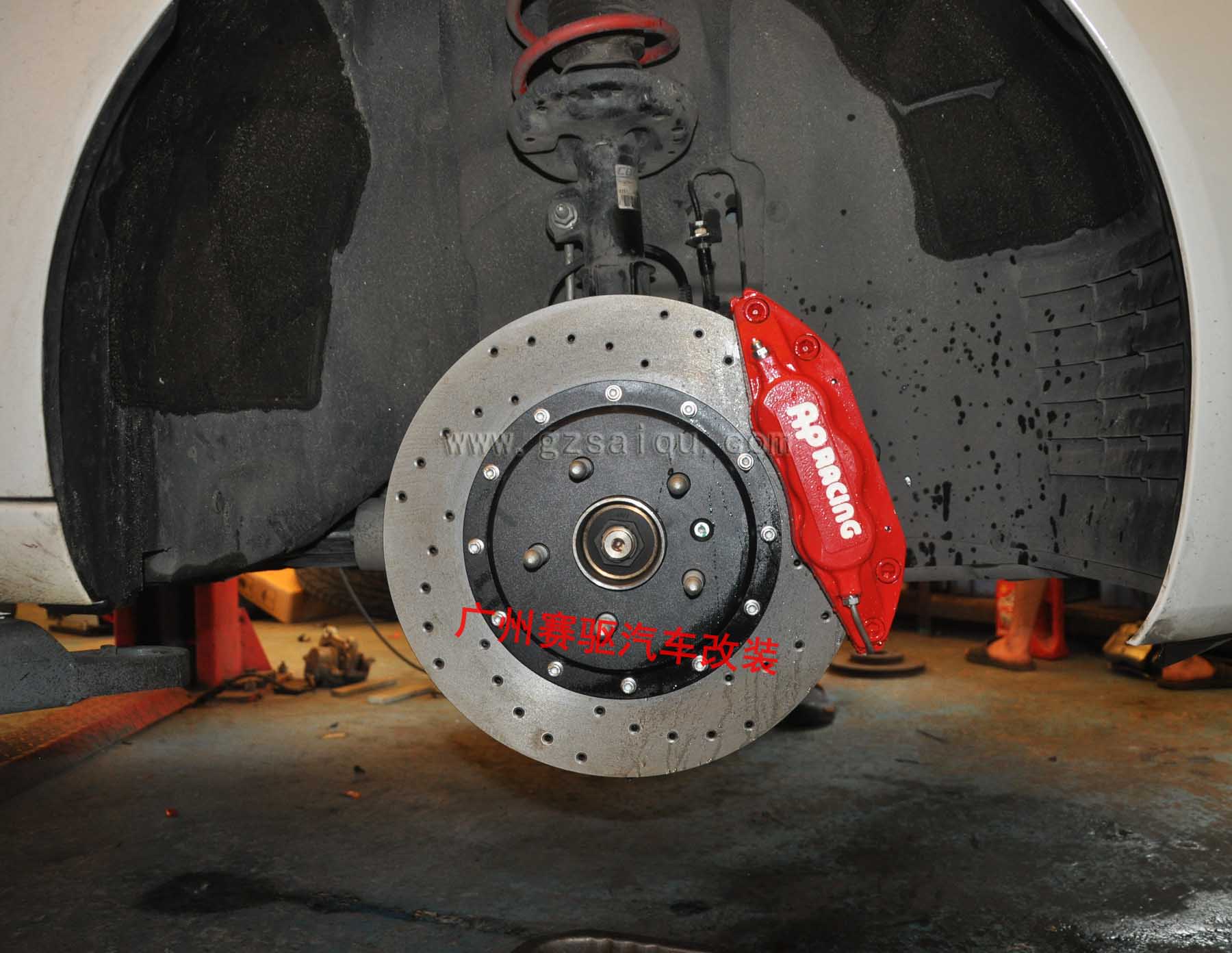 別克君威改裝AP六活塞剎車套件