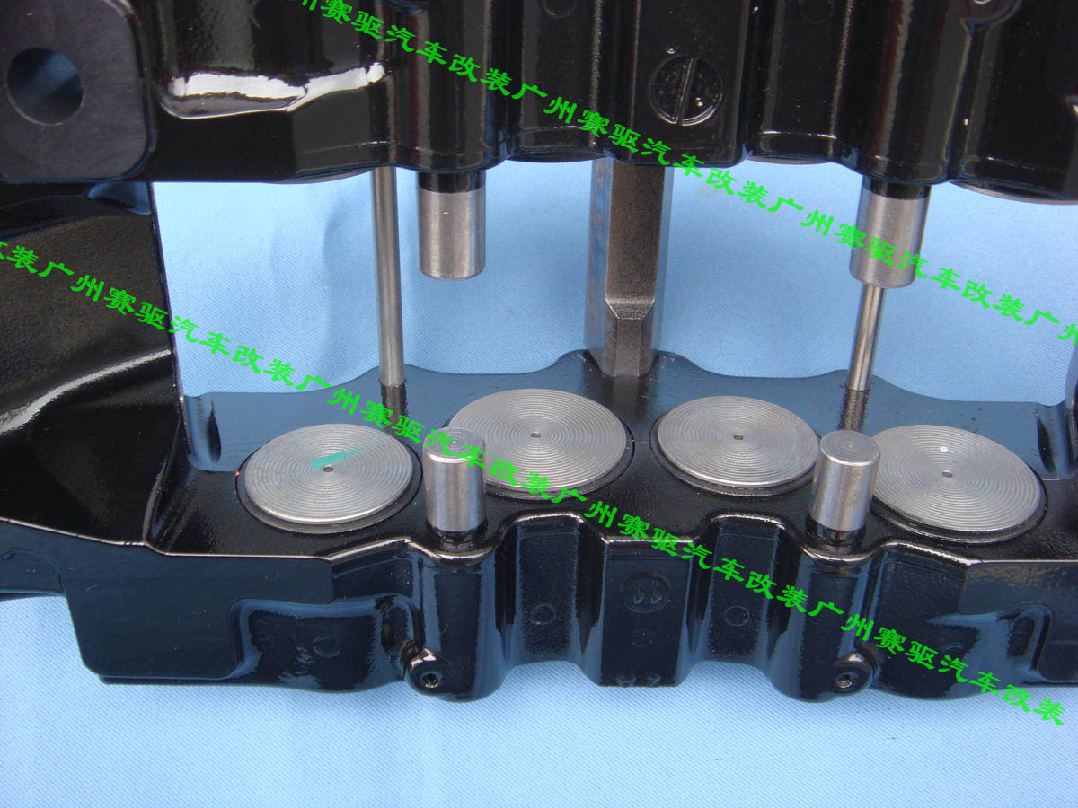 意大利BREMBO 黑色競(jìng)技版八活塞剎車卡鉗 BREMBO 8活塞剎車鮑魚 大大縮短剎車距離