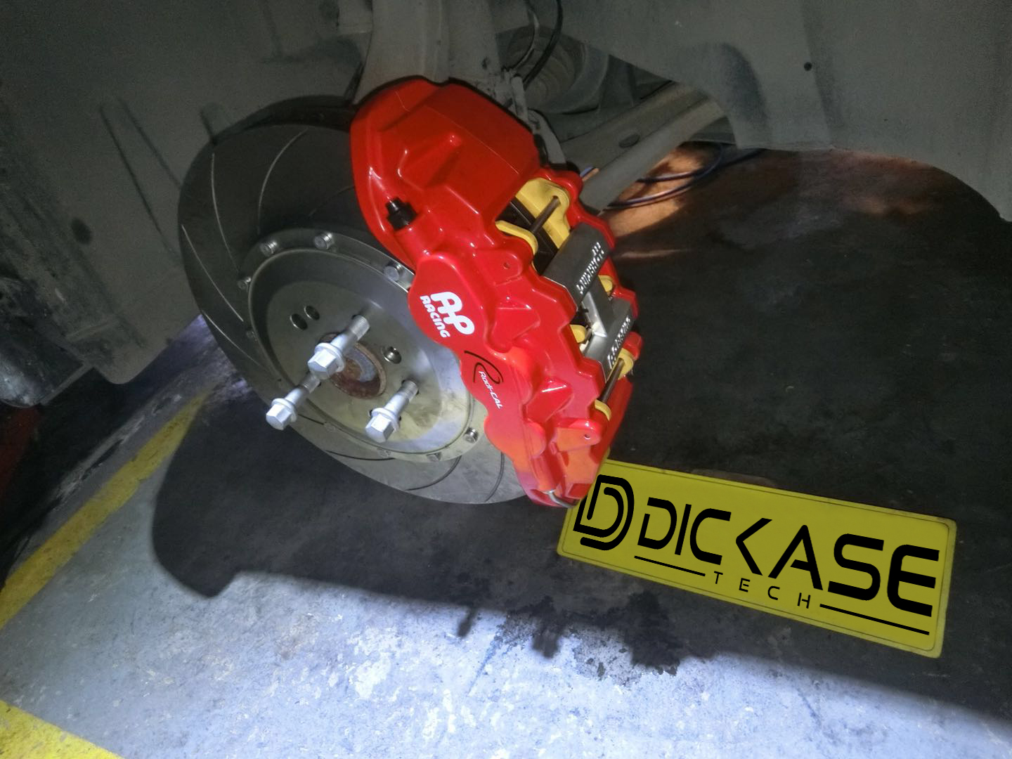 AP8520六活塞卡鉗搭配380剎車盤(pán)