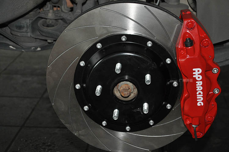 雷克薩斯RX350改裝AP9040剎車(chē) 雷克薩斯RX350改裝AP9040剎車(chē)